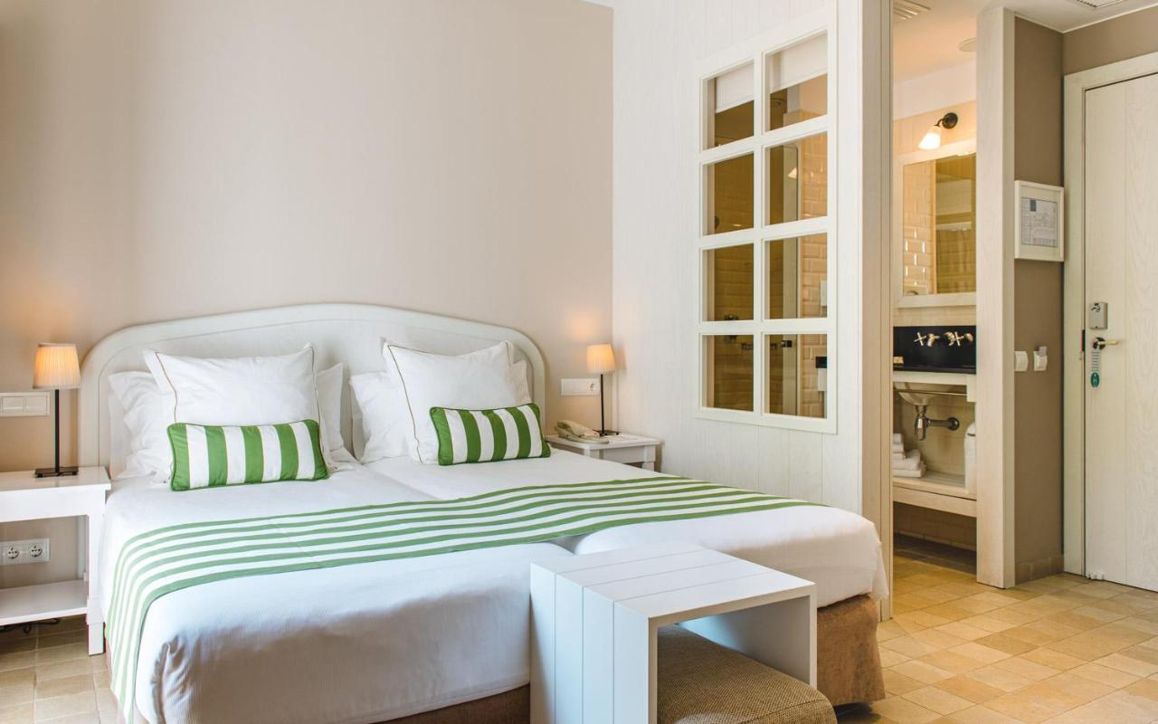 Hotel Playa Sol Кадакес Экстерьер фото