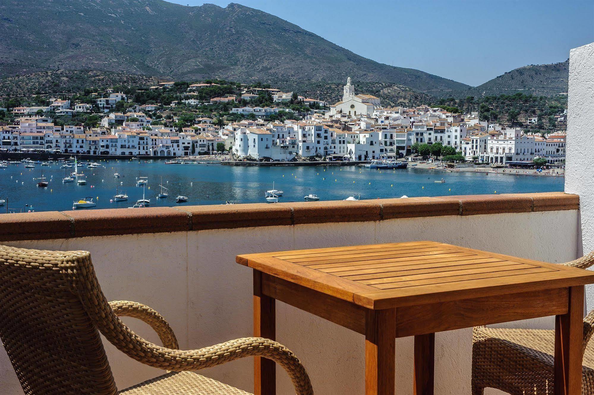Hotel Playa Sol Кадакес Экстерьер фото